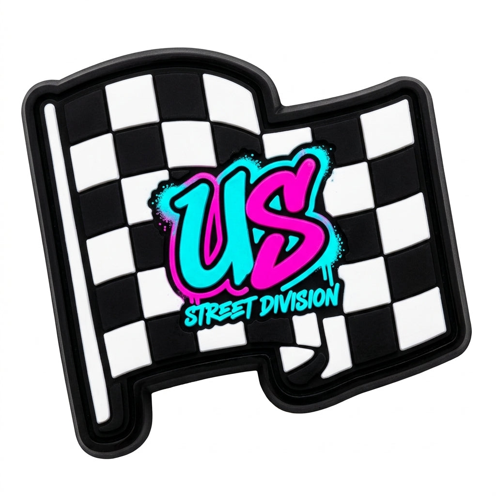 Pin's drapeau à damier pour sabots — Pins & Co
